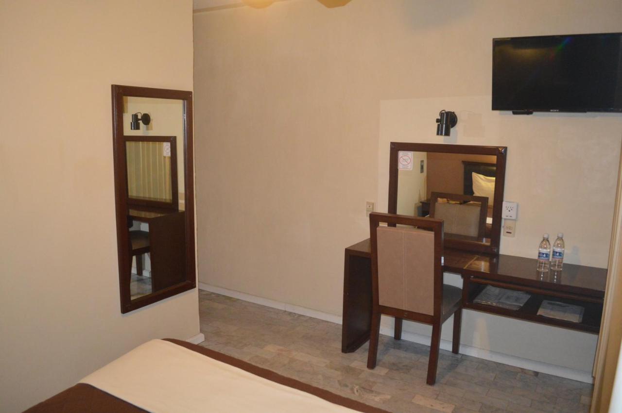 Hotel Flamingo Kristal Irapuato Exterior photo