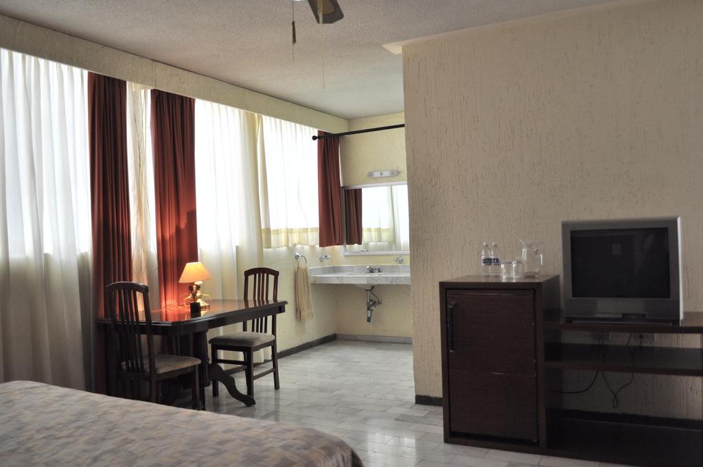 Hotel Flamingo Kristal Irapuato Exterior photo
